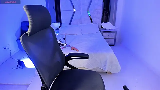 Snapshot of EmySilver chatting on February 9, 2025, 9:28 pm EmySilver online show from February 9, 2025, 9:28 pm