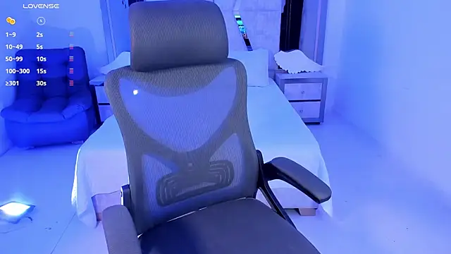 Snapshot of EmySilver chatting on February 11, 2025, 5:29 pm EmySilver online show from February 11, 2025, 5:29 pm