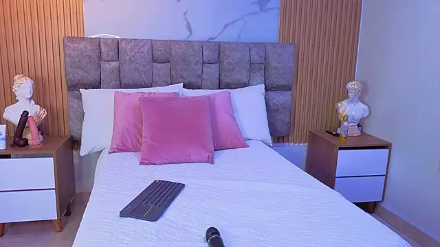 Khalifa fletcher online show from November 21, 2025, 1:04 am