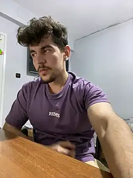 Snapshot of AKAdogukann chatting on March 20, 2025, 3:47 pm AKAdogukann online show from March 20, 2025, 3:47 pm