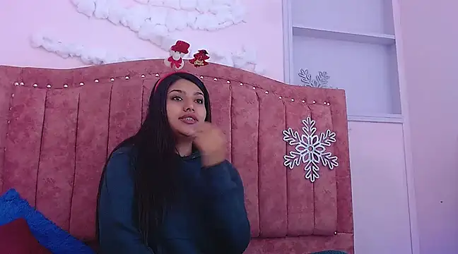 Snapshot of SarahStones chatting on December 19, 2024, 10:56 am SarahStones online show from December 19, 2024, 10:56 am