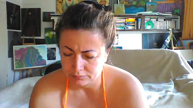 MariaAnaSunshine online show from October 18, 2025, 2:07 pm