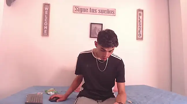 Snapshot of harrytomson_1 chatting on December 2, 2024, 2:20 am harrytomson 1 online show from December 2, 2024, 2:20 am