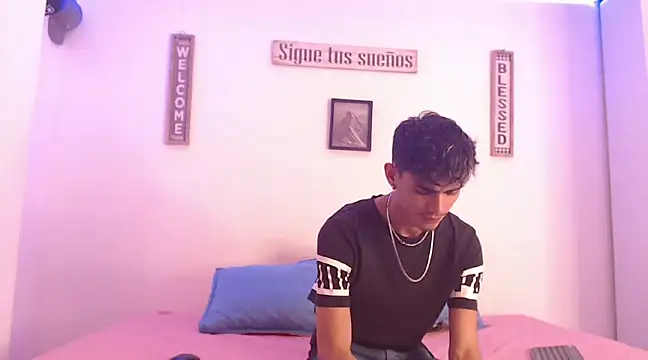 Snapshot of harrytomson_1 chatting on December 11, 2024, 5:53 am harrytomson 1 online show from December 11, 2024, 5:53 am