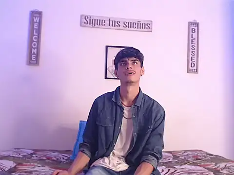 Snapshot of harrytomson_1 chatting on January 17, 2025, 10:22 am harrytomson 1 online show from January 17, 2025, 10:22 am