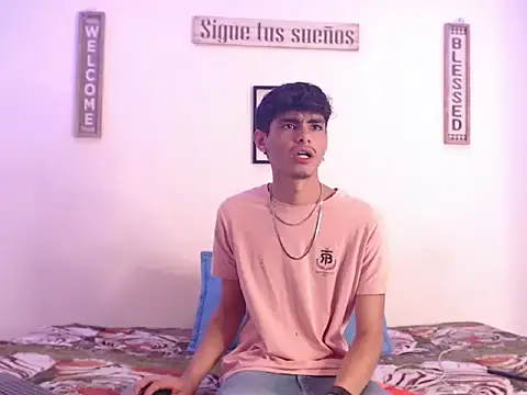 Snapshot of harrytomson_1 chatting on January 18, 2025, 1:30 am harrytomson 1 online show from January 18, 2025, 1:30 am