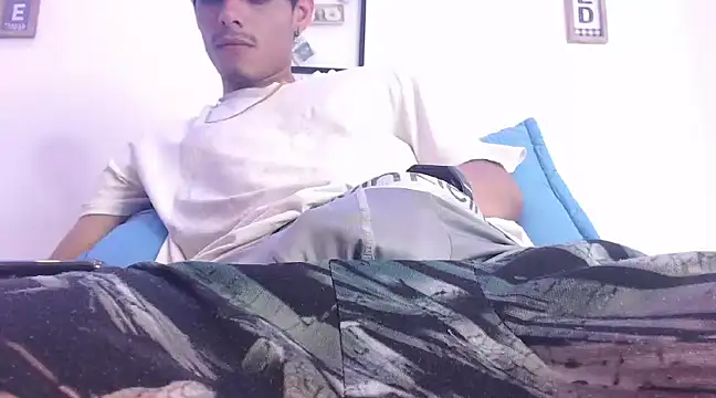 Snapshot of harrytomson_1 chatting on February 18, 2025, 2:27 pm harrytomson 1 online show from February 18, 2025, 2:27 pm