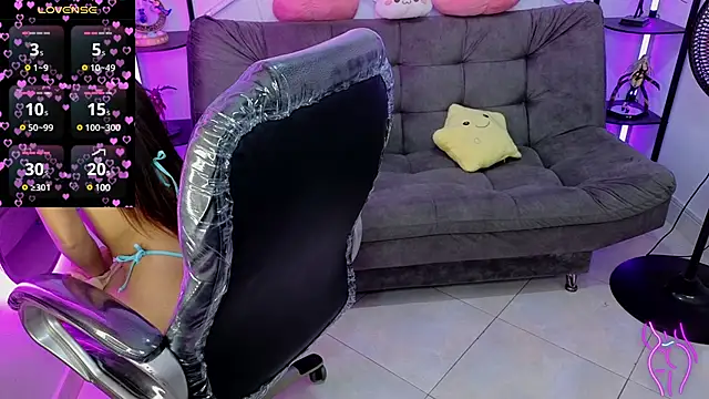 littlevixen18 online show from February 26, 2025, 3:30 pm