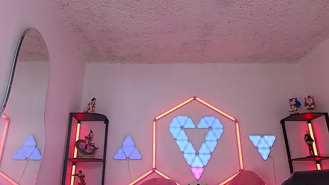 littlevixen18 online show from February 4, 2026, 2:23 pm