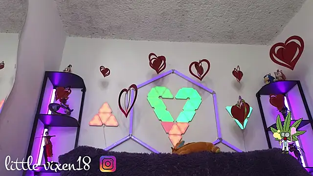 littlevixen18 online show from March 21, 2026, 3:04 pm