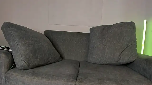 zoe roux21 online show from February 23, 2025, 2:07 am