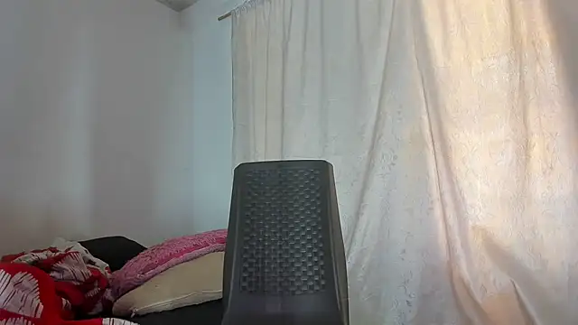 cristinamontiel online show from April 11, 2026, 2:21 pm