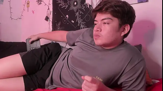 hothoneychile online show from November 3, 2025, 3:19 am