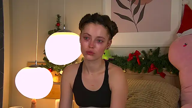 AshleyDouglas online show from December 30, 2024, 5:04 am