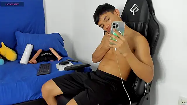 Tonny twink  online show from June 2, 2026, 1:51 am