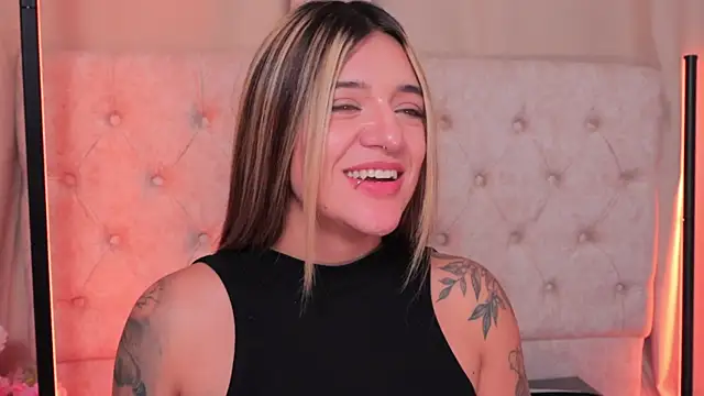 ashleyvalirya online show from January 31, 2025, 10:10 am