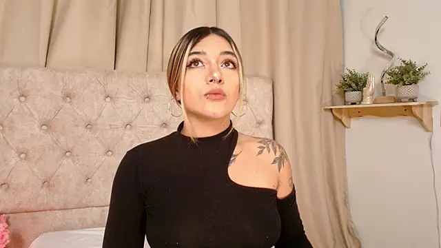 ashleyvalirya online show from March 7, 2025, 3:51 am