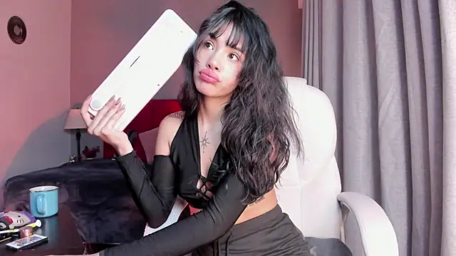 Giovanna oliveira online show from April 10, 2026, 4:28 am