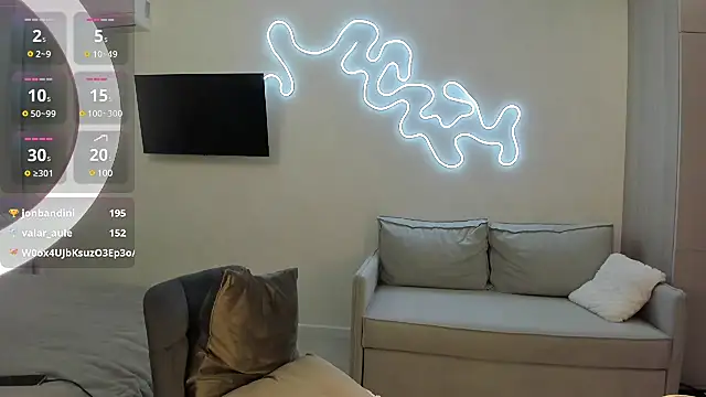  cometoseeme  online show from March 21, 2025, 5:02 pm