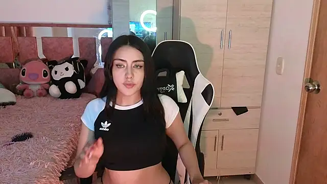 Snapshot of Angel_lusst chatting on December 25, 2024, 7:24 am Angel lusst online show from December 25, 2024, 7:24 am