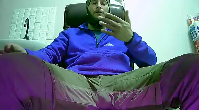 hardbigcock16 online show from January 4, 2025, 2:04 pm