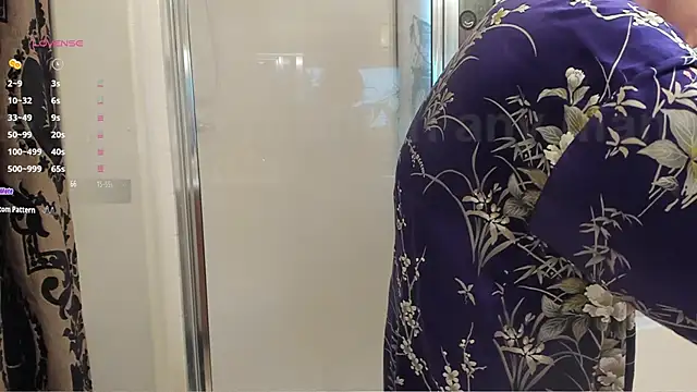 Peaches N Kreme online show from February 17, 2025, 7:53 pm