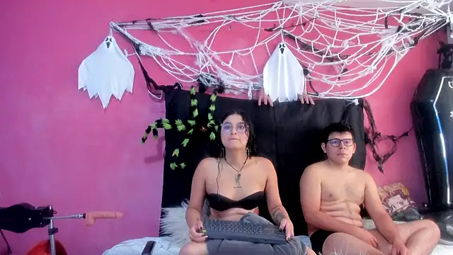 Snapshot of JustiinJazmin chatting on October 3, 2025, 7:11 pm JustiinJazmin online show from October 3, 2025, 7:11 pm