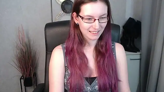 emmaxDelight online show from February 6, 2025, 11:21 am