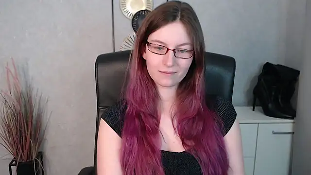 emmaxDelight online show from February 14, 2025, 9:34 am