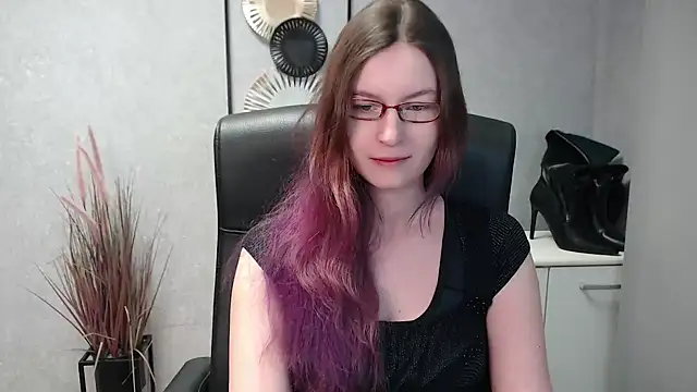 emmaxDelight online show from February 18, 2025, 6:37 am