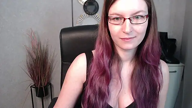 emmaxDelight online show from February 26, 2025, 9:42 am