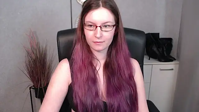 emmaxDelight online show from February 27, 2025, 9:43 am