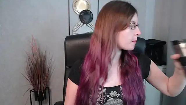 emmaxDelight online show from March 3, 2025, 10:28 am