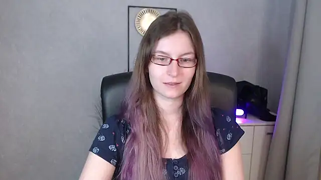 emmaxDelight online show from September 15, 2025, 5:51 am