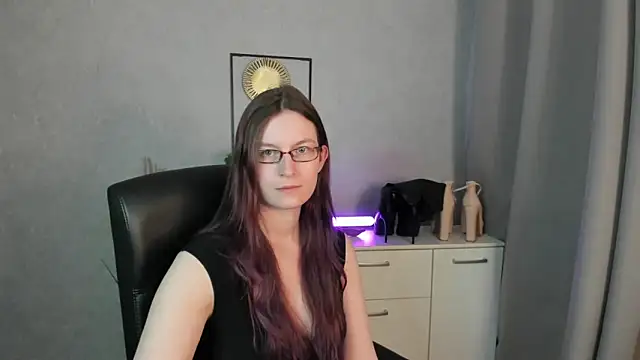 emmaxDelight online show from April 10, 2026, 5:50 pm