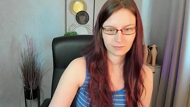 emmaxDelight online show from June 10, 2026, 5:28 am
