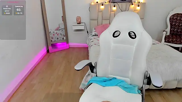 zoe turnner 18 online show from February 21, 2025, 11:22 am