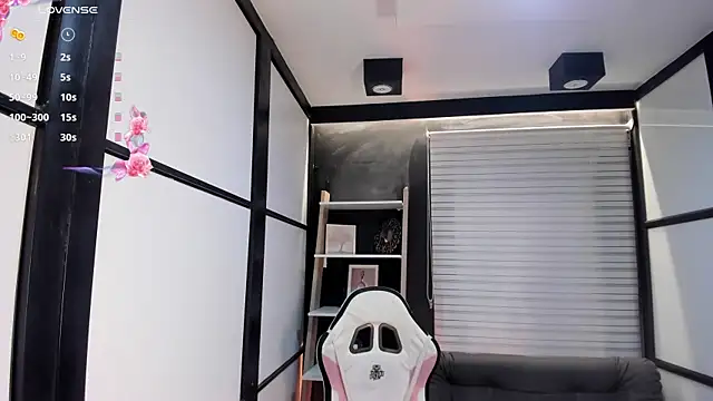 Snapshot of lilithTeen1_ chatting on January 30, 2025, 7:39 am lilithTeen1  online show from January 30, 2025, 7:39 am
