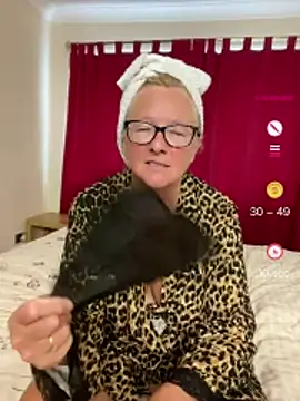 Snapshot of Foxy-Lucy chatting on June 7, 2026, 5:06 pm Foxy-Lucy online show from June 7, 2026, 5:06 pm