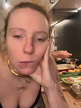 Snapshot of alt_cutie chatting on November 3, 2025, 6:31 pm alt cutie online show from November 3, 2025, 6:31 pm