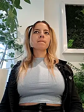 allinqueen online show from February 23, 2025, 1:21 pm