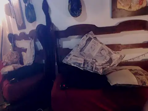 laye19 online show from October 12, 2025, 9:47 pm