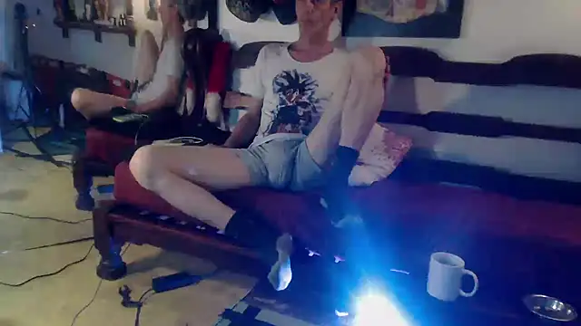 laye19 online show from November 22, 2025, 2:43 am