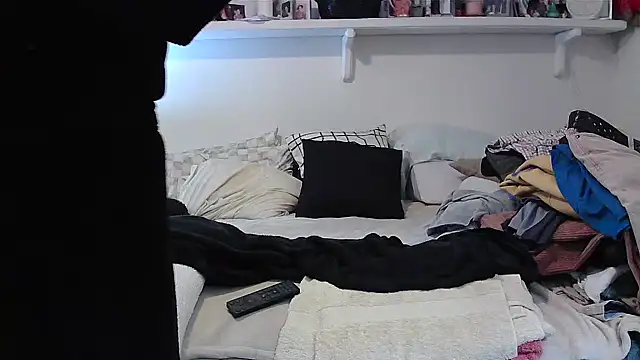 Snapshot of Hand69someguy chatting on October 18, 2025, 12:02 am Hand69someguy online show from October 18, 2025, 12:02 am