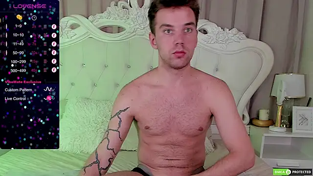 ArthurWhitee online show from September 9, 2025, 1:43 pm