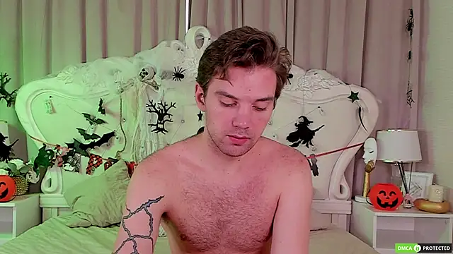 ArthurWhitee online show from October 26, 2025, 3:34 am