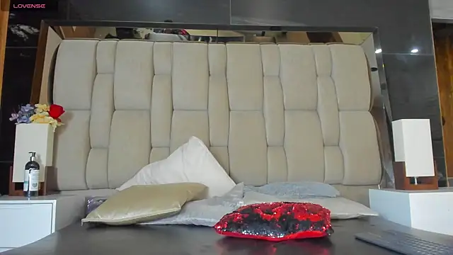 Hanna lens online show from March 12, 2025, 2:12 pm