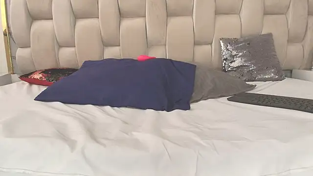 Hanna lens online show from April 15, 2026, 7:58 pm