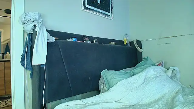 Naomiruty online show from October 17, 2025, 2:26 am