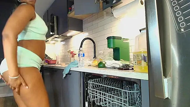 Naomiruty online show from April 4, 2026, 12:42 am